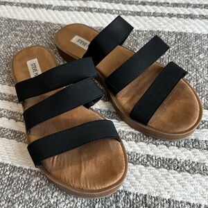 STEVE MADDEN // STRAPPY SANDAL